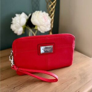 TIGNANELLO Red LEATHER Wristlet/Clutch/Make-up Bag Removable STRAP Zipper 8.5x5
